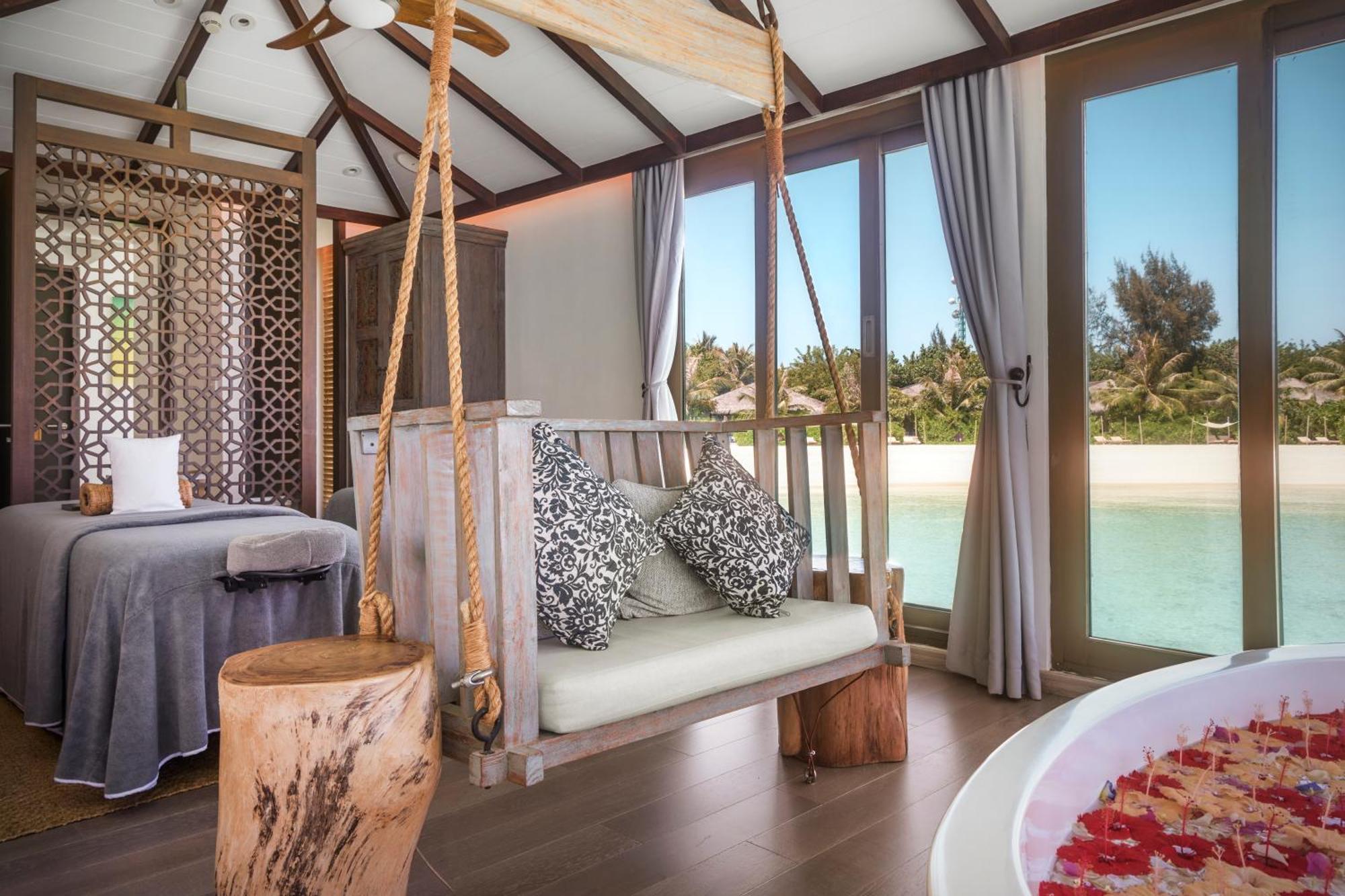 Grand Park Kodhipparu Maldives Hotell Baros Island Exteriör bild